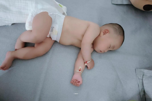 遵义宝宝积食发烧怎么处理